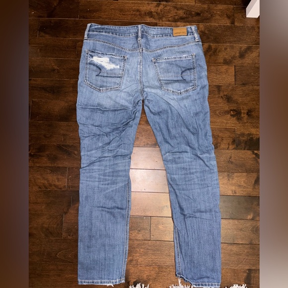 Women’s American Eagle Mom Jeans - Picture 2 of 3
